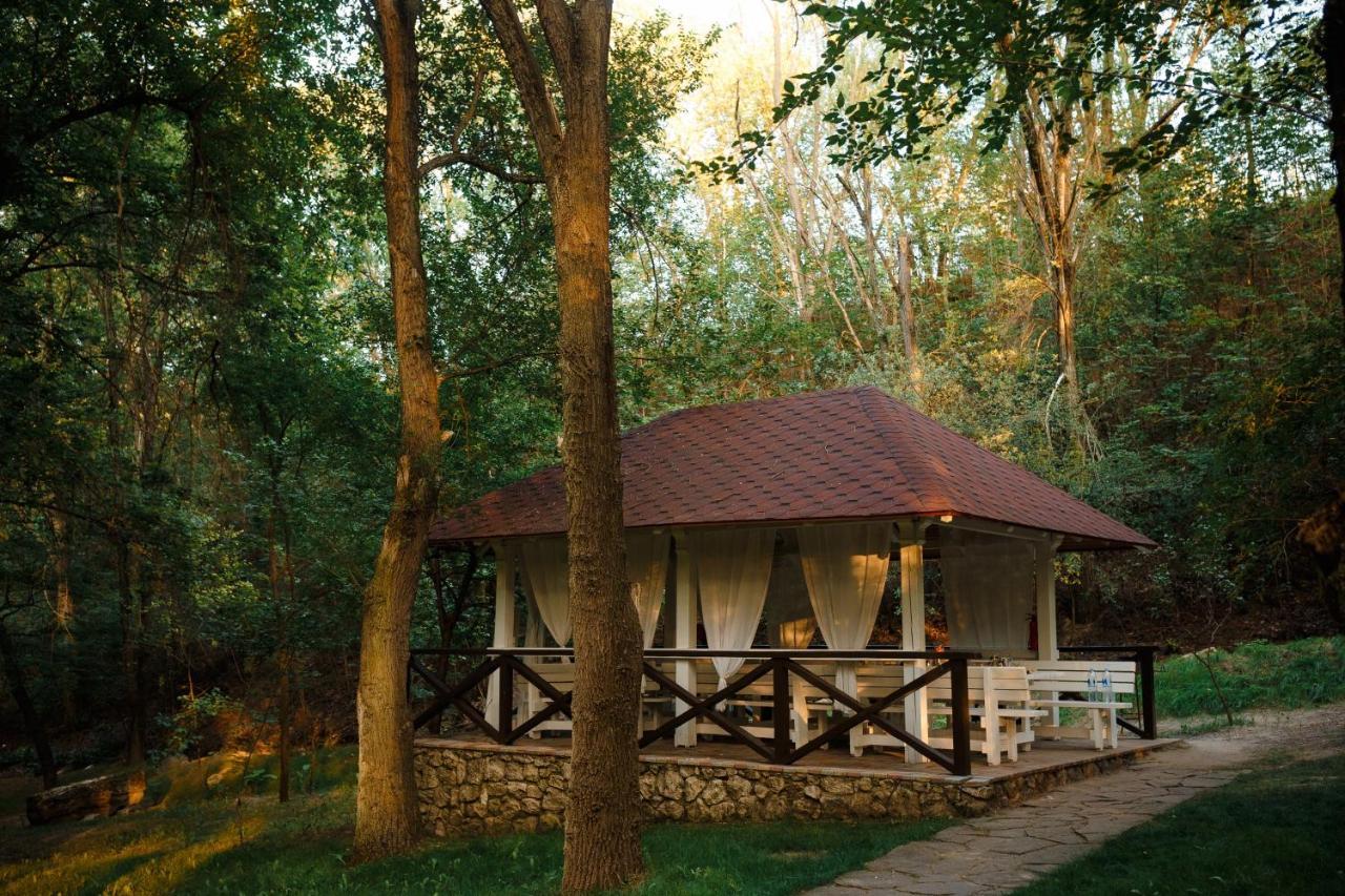 Sky Land Camping & Resort Cricova Exterior photo