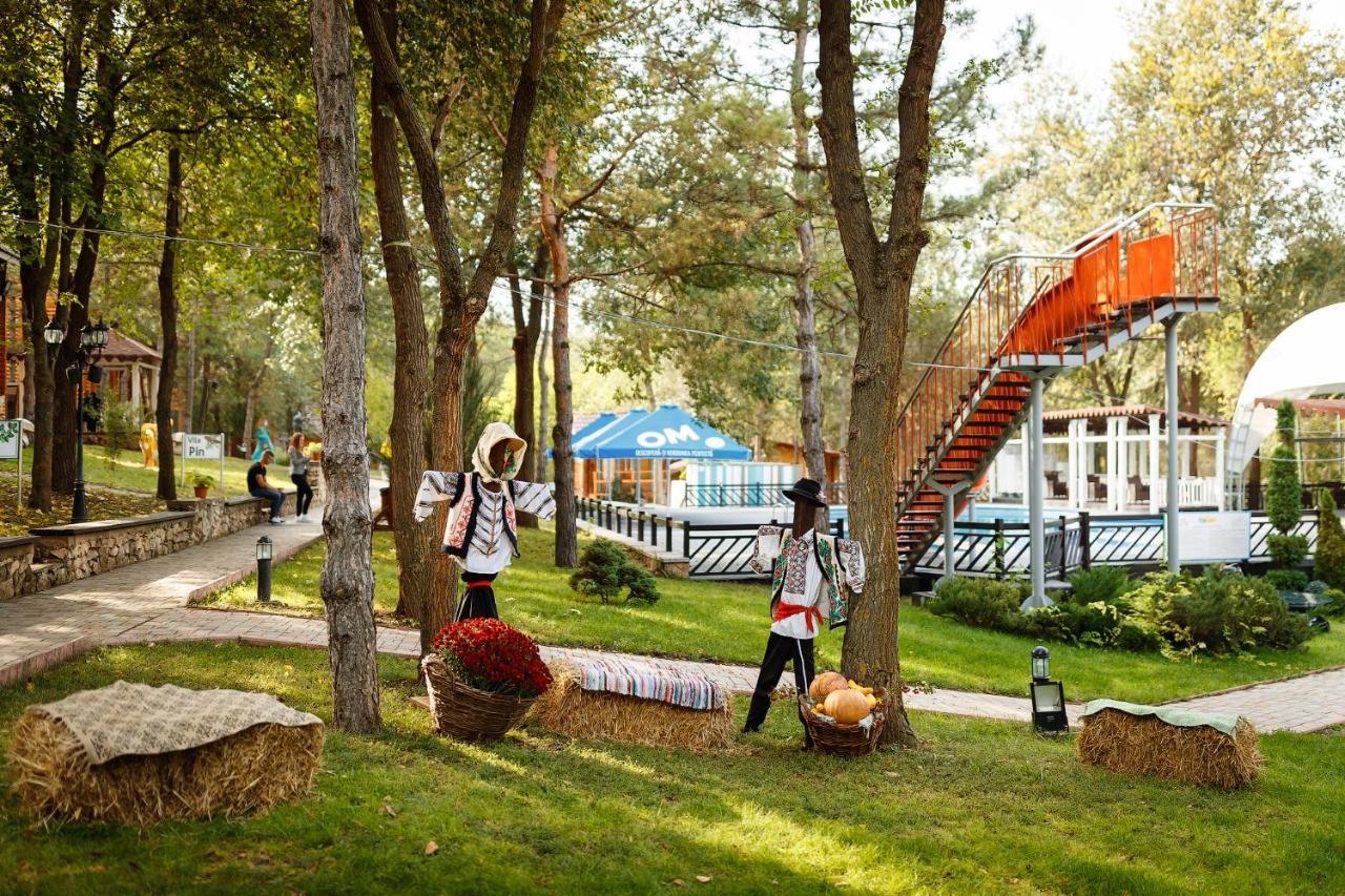Sky Land Camping & Resort Cricova Exterior photo
