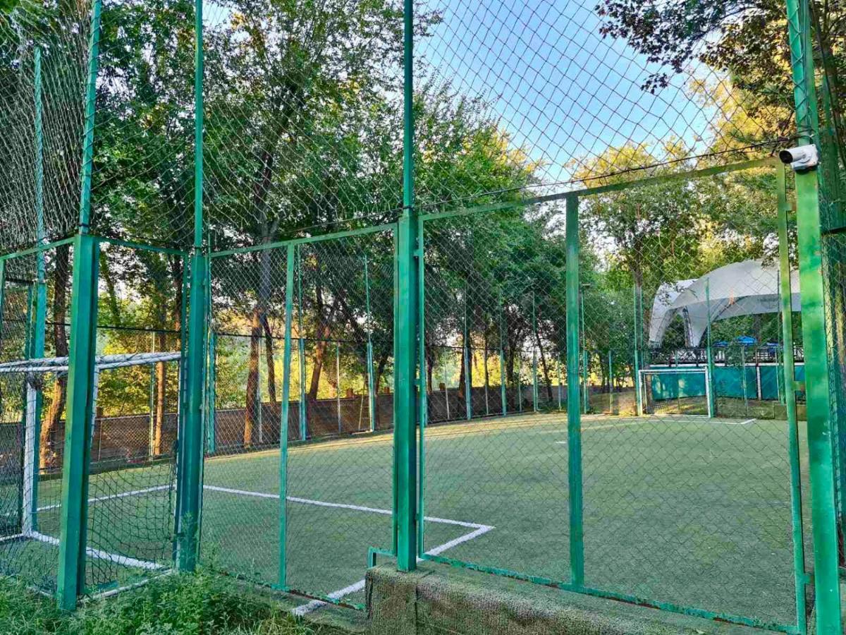 Sky Land Camping & Resort Cricova Exterior photo