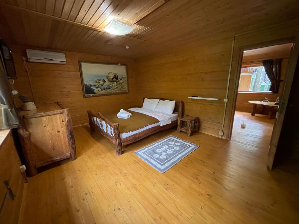 Sky Land Camping & Resort Cricova Exterior photo