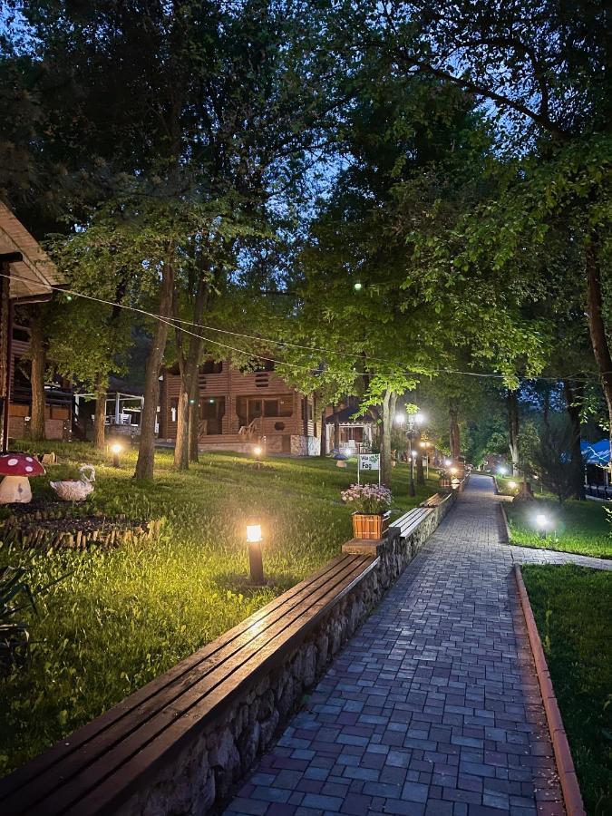 Sky Land Camping & Resort Cricova Exterior photo