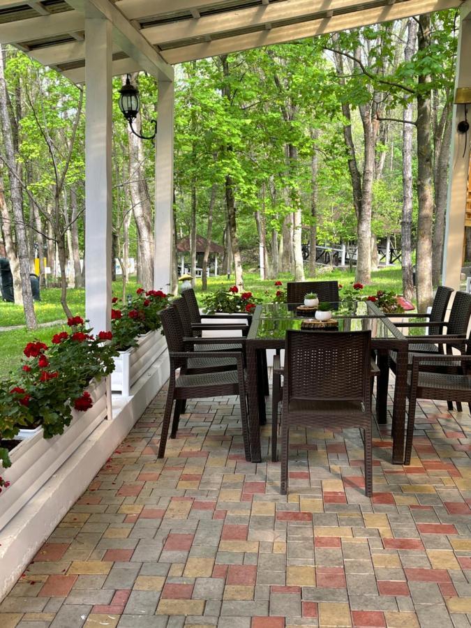 Sky Land Camping & Resort Cricova Exterior photo