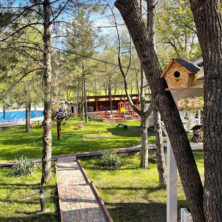 Sky Land Camping & Resort Cricova Exterior photo